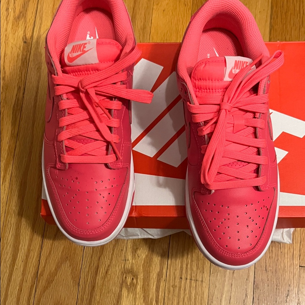 Nike Women's Bright Pink Sneakers